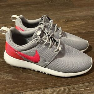 Nike Girls Roshe One GS 'Hyper Pink' Sneakers